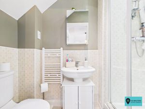 En Suite - click for photo gallery